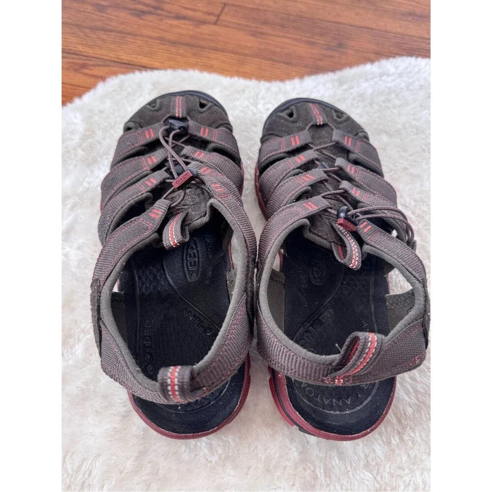 Keen Clearwater CNX  Water Outdoor Hiking Sandals Brown/Red Closed-Toe 9.5
